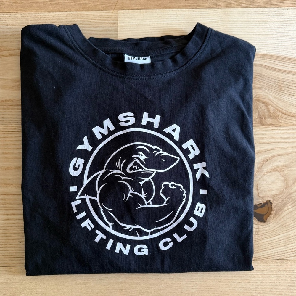 Gymshark T-Shirt Mens Med. Athletic Fit Black Short Sleeve Graphic Legacy Shark